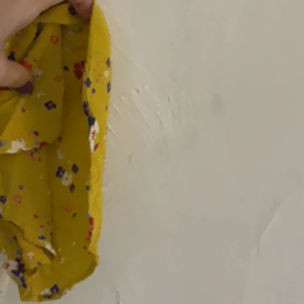 Anthropologie Meadow Rue Bon Voyage  Floral Wrap Top, Size 4, Yellow/Cream - Picture 3 of 6